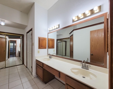 2030 Creek Valley Lane - Photo Thumbnail 27
