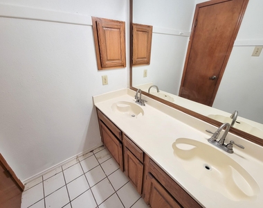 2030 Creek Valley Lane - Photo Thumbnail 43
