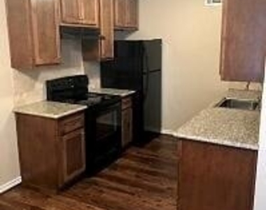 1008 N Houston Avenue - Photo Thumbnail 1