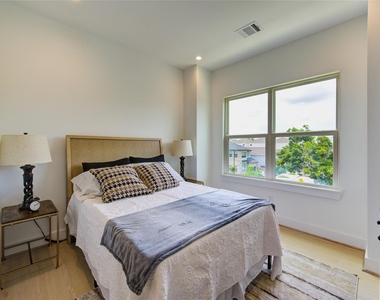 2310 Reinerman Street - Photo Thumbnail 6