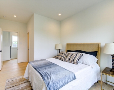 2310 Reinerman Street - Photo Thumbnail 8