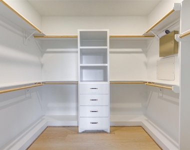 2310 Reinerman Street - Photo Thumbnail 16
