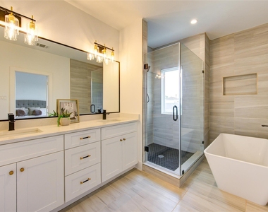 2310 Reinerman Street - Photo Thumbnail 17