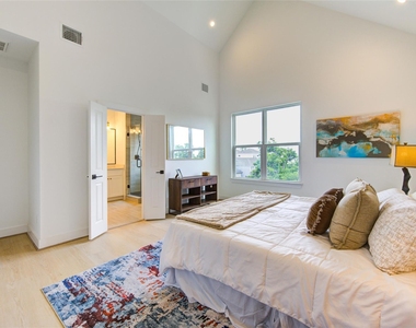 2310 Reinerman Street - Photo Thumbnail 15