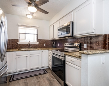 203 Lakeview Terrace - Photo Thumbnail 16