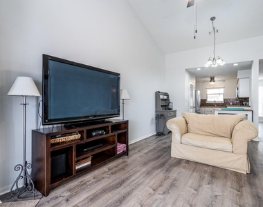 203 Lakeview Terrace - Photo Thumbnail 15
