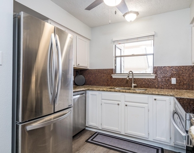 203 Lakeview Terrace - Photo Thumbnail 17