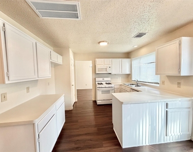 17210 Colony Creek Drive - Photo Thumbnail 7