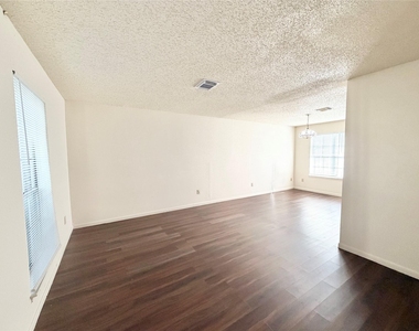 17210 Colony Creek Drive - Photo Thumbnail 3