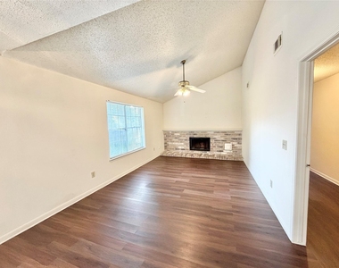 17210 Colony Creek Drive - Photo Thumbnail 9