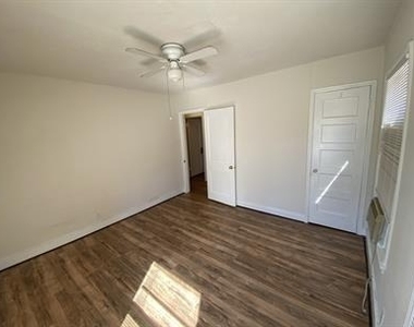 4420 Roseland Street - Photo Thumbnail 11
