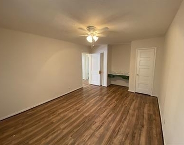 4420 Roseland Street - Photo Thumbnail 9