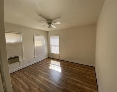 4420 Roseland Street - Photo Thumbnail 4