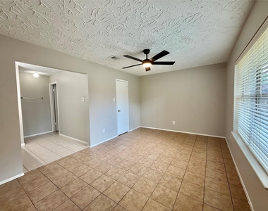 503 Penwood Court - Photo Thumbnail 11