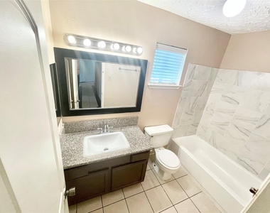 503 Penwood Court - Photo Thumbnail 15