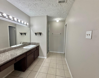 503 Penwood Court - Photo Thumbnail 13