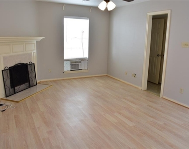 814 Knox Street - Photo Thumbnail 4