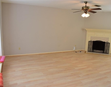 814 Knox Street - Photo Thumbnail 6