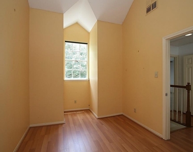 814 Knox Street - Photo Thumbnail 16