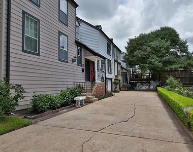 814 Knox Street - Photo Thumbnail 1