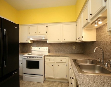 814 Knox Street - Photo Thumbnail 11