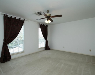 814 Knox Street - Photo Thumbnail 18