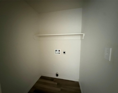 2724 Avenue D - Photo Thumbnail 7