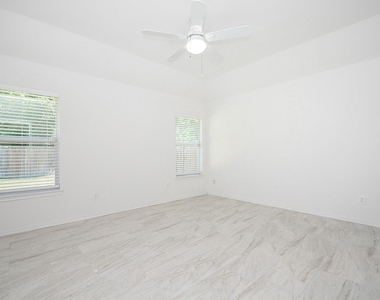 6306 Spruce Manor Lane - Photo Thumbnail 12
