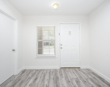 6306 Spruce Manor Lane - Photo Thumbnail 2