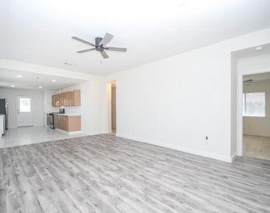 6306 Spruce Manor Lane - Photo Thumbnail 5