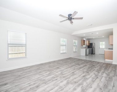 6306 Spruce Manor Lane - Photo Thumbnail 6