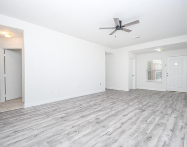 6306 Spruce Manor Lane - Photo Thumbnail 4