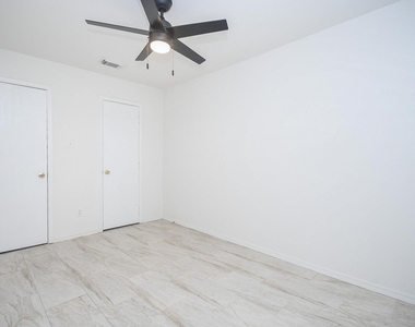 6306 Spruce Manor Lane - Photo Thumbnail 24