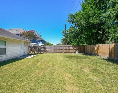 6306 Spruce Manor Lane - Photo Thumbnail 30