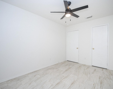 6306 Spruce Manor Lane - Photo Thumbnail 23