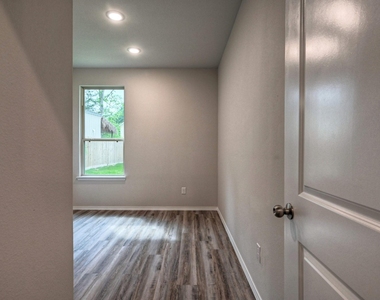 11604 Vistawood Street - Photo Thumbnail 7