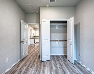 11604 Vistawood Street - Photo Thumbnail 8
