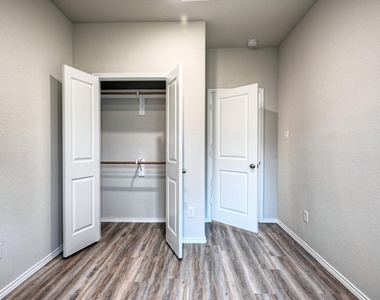 11604 Vistawood Street - Photo Thumbnail 10