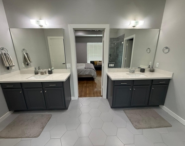 1138 Patterson Street - Photo Thumbnail 12