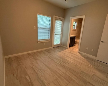 1138 Patterson Street - Photo Thumbnail 16