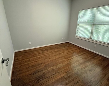 1138 Patterson Street - Photo Thumbnail 15