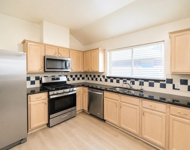 14815 Stocklin Court - Photo Thumbnail 5