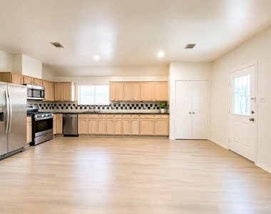 14815 Stocklin Court - Photo Thumbnail 9