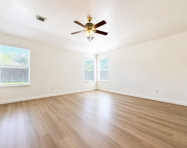 14815 Stocklin Court - Photo Thumbnail 7