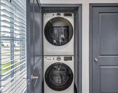 4250 Woodridge Parkway - Photo Thumbnail 11