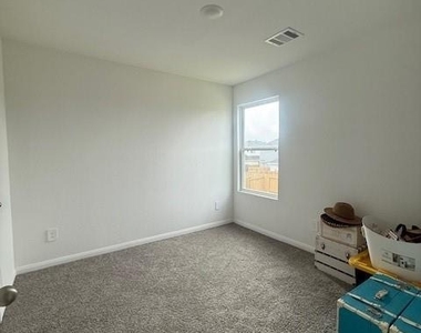 16400 Jasmine Marie Place - Photo Thumbnail 11