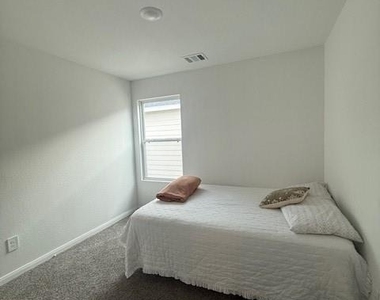 16400 Jasmine Marie Place - Photo Thumbnail 10