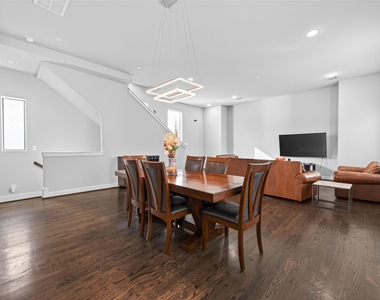 5313 Inker Street - Photo Thumbnail 8