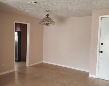 5226 Moonshadows Drive - Photo Thumbnail 2