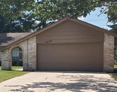 5226 Moonshadows Drive - Photo Thumbnail 1